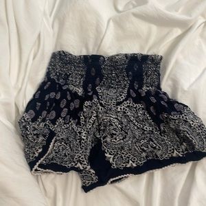 Altard state smocked navy and white shorts (small)